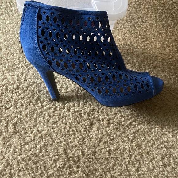 Shoes - Picture 2 of 2